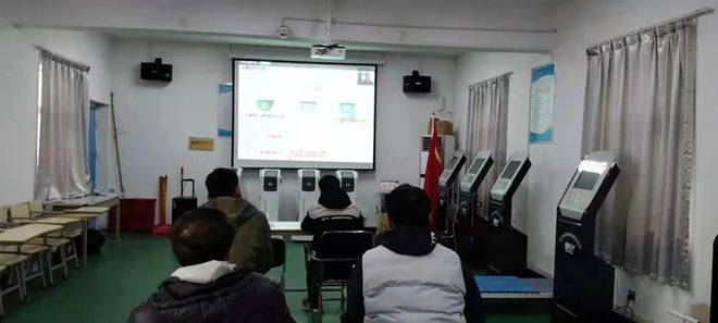 黄河科技学院举办第八届“互联网 ”创新创业大赛巡回宣讲活动(图8) 黄河科技学院举办第八届“互联网 ”创新创业大赛巡回宣讲活动(图8)