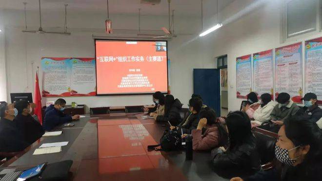 黄河科技学院举办第八届“互联网 ”创新创业大赛巡回宣讲活动(图7) 黄河科技学院举办第八届“互联网 ”创新创业大赛巡回宣讲活动(图7)