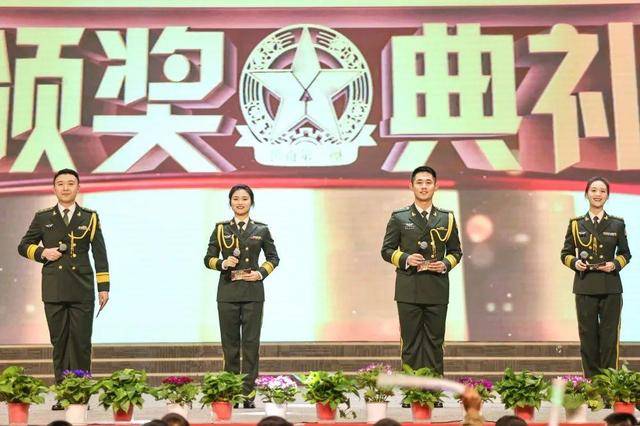 最美“济南第一团”传人阔步荣誉殿堂,军人军属共享荣光(图2) 最美“济南第一团”传人阔步荣誉殿堂,军人军属共享荣光(图2)
