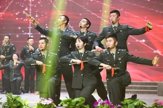 最美“济南第一团”传人阔步荣誉殿堂,军人军属共享荣光(图6) 最美“济南第一团”传人阔步荣誉殿堂,军人军属共享荣光(图6)