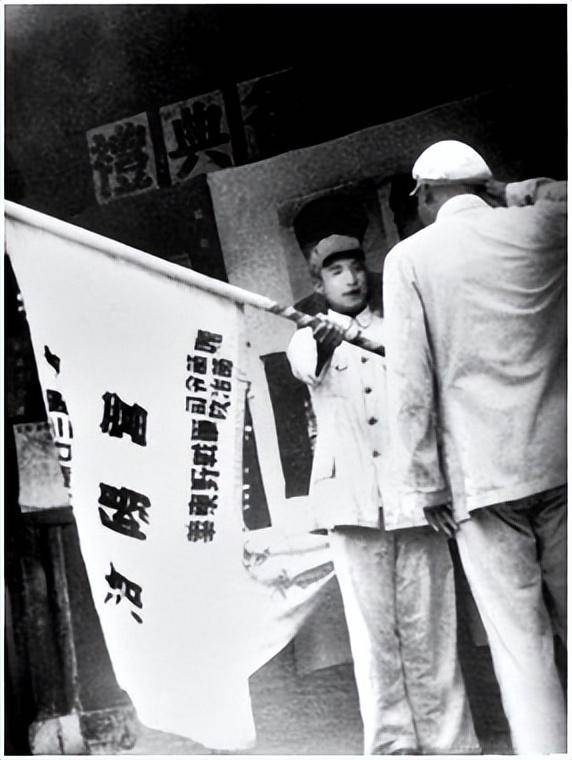“硬骨头六连”授称60周年,它是我军荣誉部队星河中闪亮的一颗(图12) “硬骨头六连”授称60周年,它是我军荣誉部队星河中闪亮的一颗(图12)