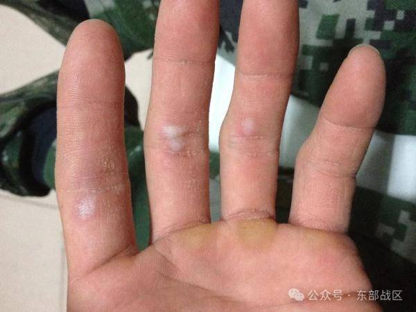 他入伍13年,荣立三等功两次、二等功一次(图4) 他入伍13年,荣立三等功两次、二等功一次(图4)