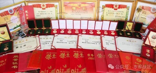 他入伍13年,荣立三等功两次、二等功一次(图5) 他入伍13年,荣立三等功两次、二等功一次(图5)