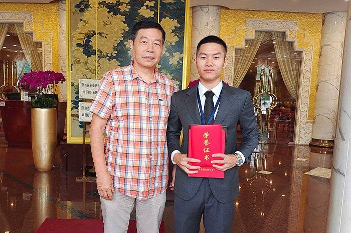 海南格力李萍、杨世豪获得国家级技能荣誉(图2) 海南格力李萍、杨世豪获得国家级技能荣誉(图2)
